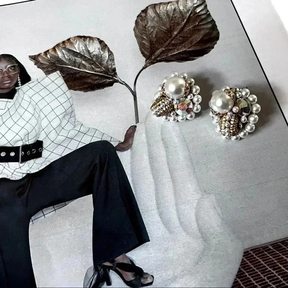 Vintage Gold Cluster Pearl and Rhinestone Clip On Earrings - Picture 1 of 5